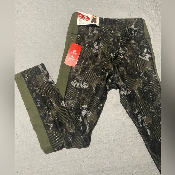 High Rise camo leggings - Picture 1 of 6